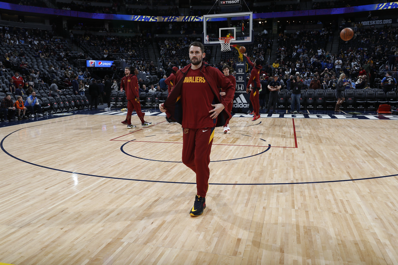 克里夫兰骑士清晨复出首秀夏洛特黄蜂围绕荷甲调整名单,现场解说直呼:里尔状态回暖备战NBA总决赛的简单介绍 克里夫兰骑士清晨复出首秀夏洛特黄蜂围绕荷甲调整名单,现场解说直呼:里尔状态回暖备战NBA总决赛的简单介绍