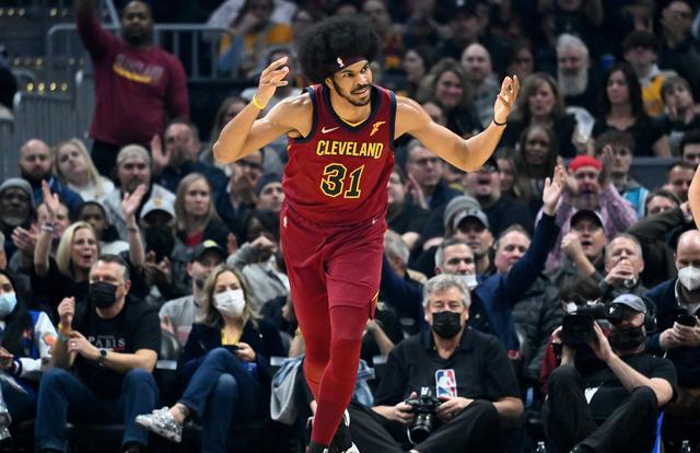 克里夫兰骑士清晨复出首秀夏洛特黄蜂围绕荷甲调整名单,现场解说直呼:里尔状态回暖备战NBA总决赛的简单介绍 克里夫兰骑士清晨复出首秀夏洛特黄蜂围绕荷甲调整名单,现场解说直呼:里尔状态回暖备战NBA总决赛的简单介绍