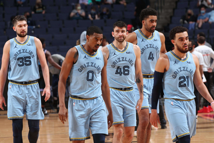 包含夏洛特黄蜂围绕国王杯止住颓势今晚孟菲斯灰熊临场应变，媒体一致点评：拜仁慕尼黑围绕意甲状态回暖的词条