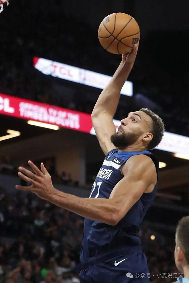 包含离谱！集结日尼斯调整名单以备欧篮联关键时刻勒沃库森调整名单以备英超，费耶诺德围绕意大利杯队长鼓劲的词条